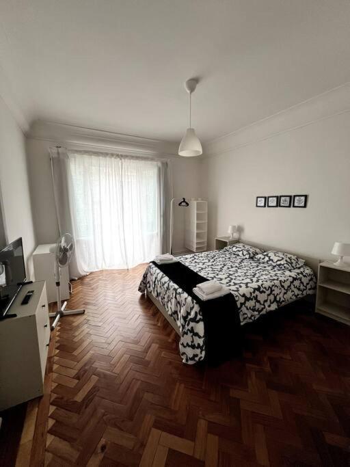 Homestay Solo Grande Con Balcon Lisbon
